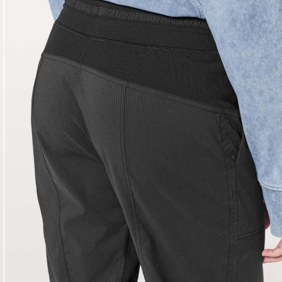 Lululemon Dance Studio Crop Womens 6 Black - Picture 9 of 10